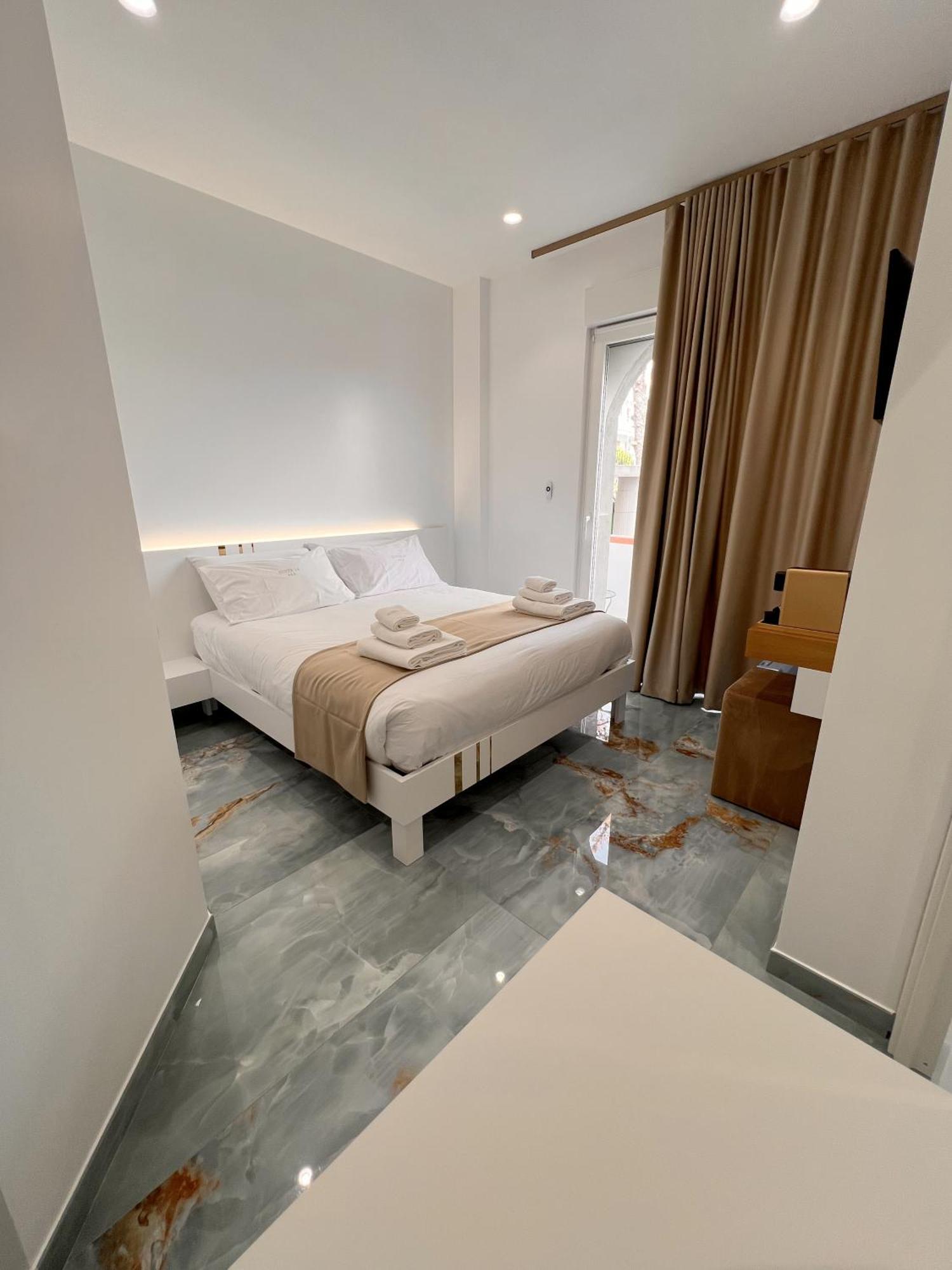 Suite 14 Scalea Exterior foto